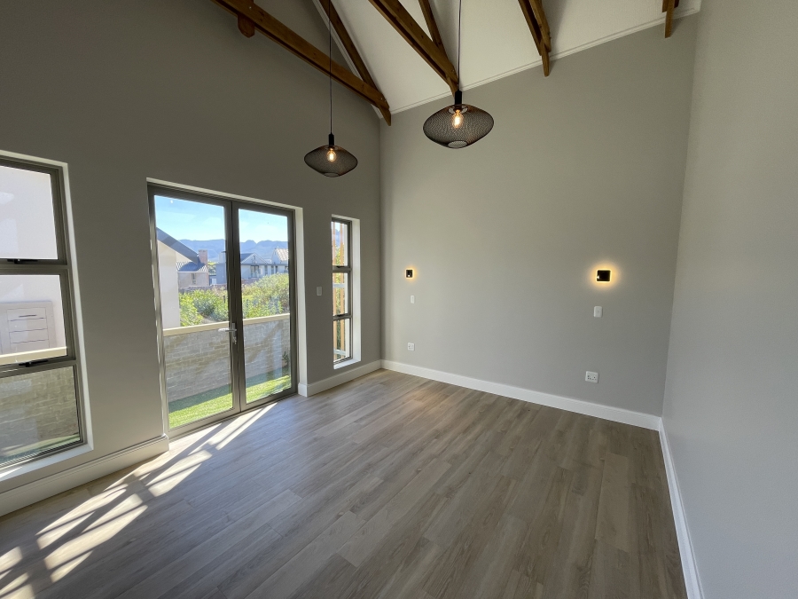 4 Bedroom Property for Sale in Kingswood Golf Estate Western Cape